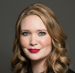 Sarah J. Maas